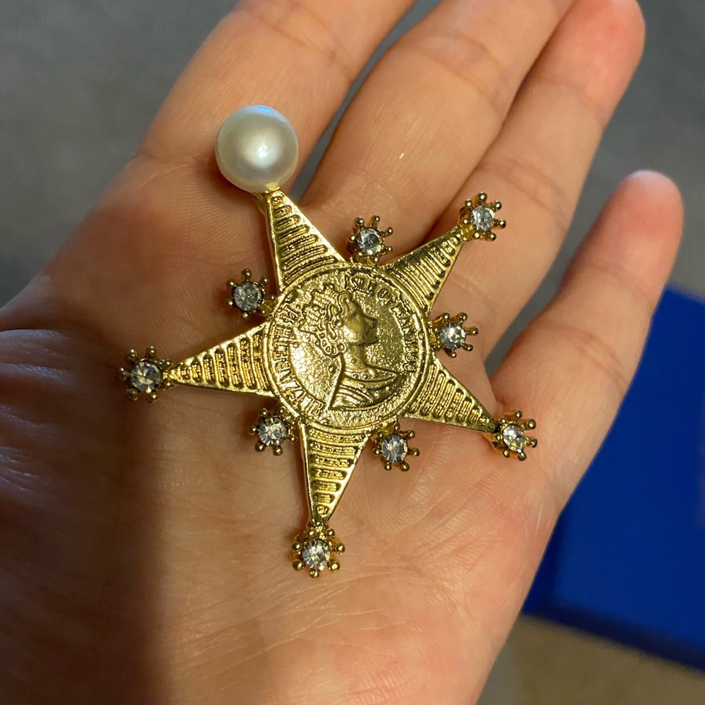 Brooch - Picture 2 of 3